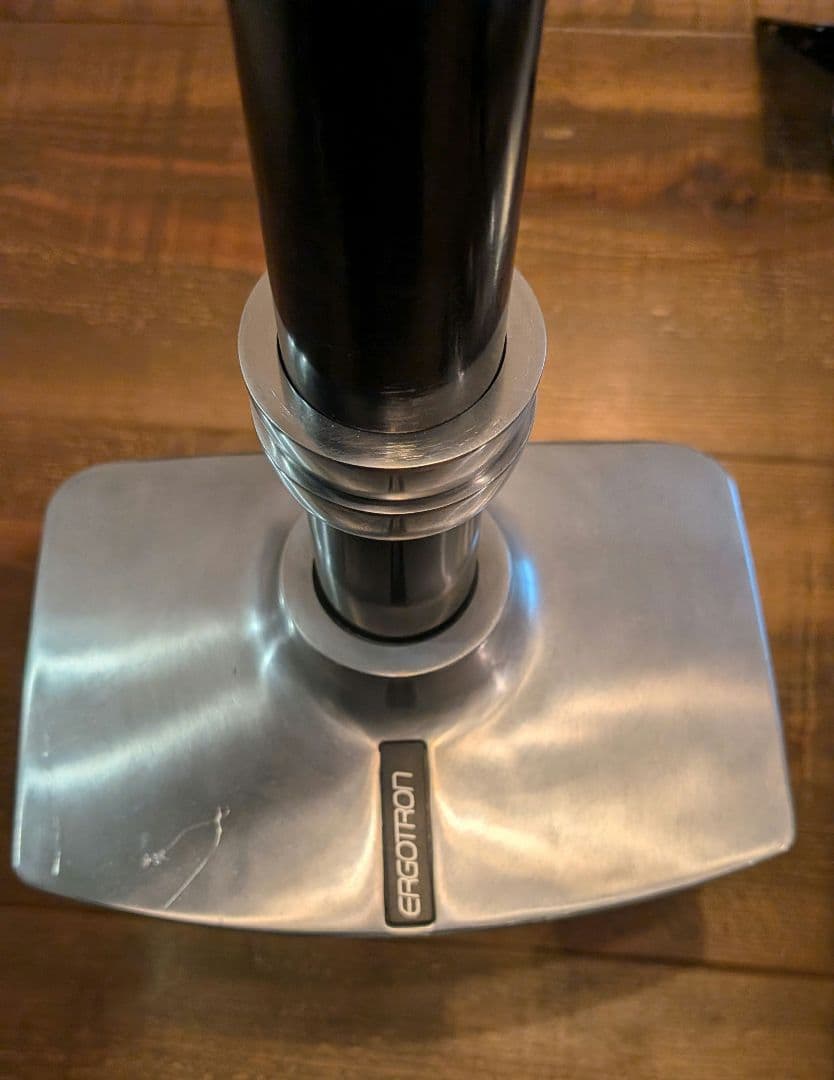 ERGOTRON LXデュアル デスク マウント アーム スタッキング①