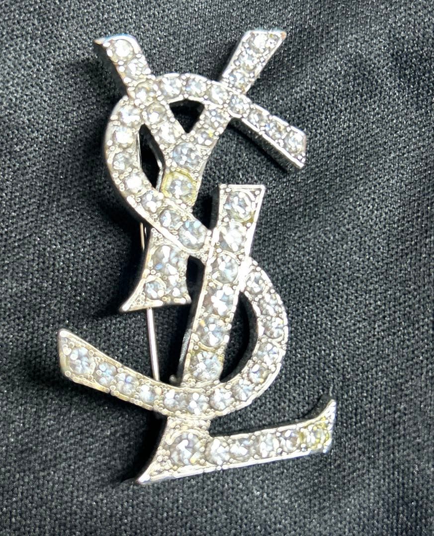 YSL ロゴ ブローチ シルバー クリスタル