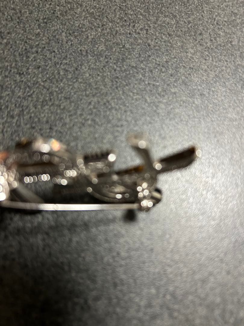 YSL ロゴ ブローチ シルバー クリスタル