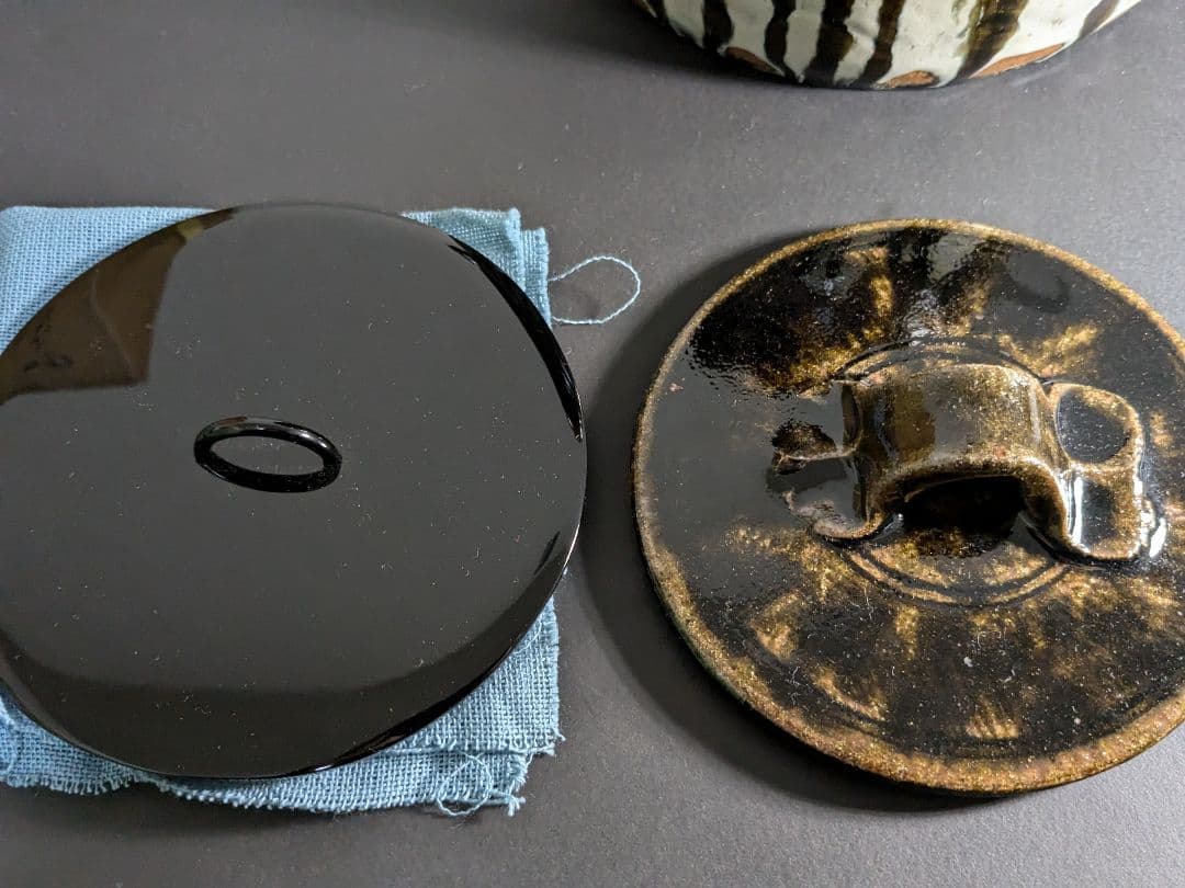 【上作】唐津焼　十三代中里太郎右衛門　叩き朝鮮唐津耳付水指　定価81万円