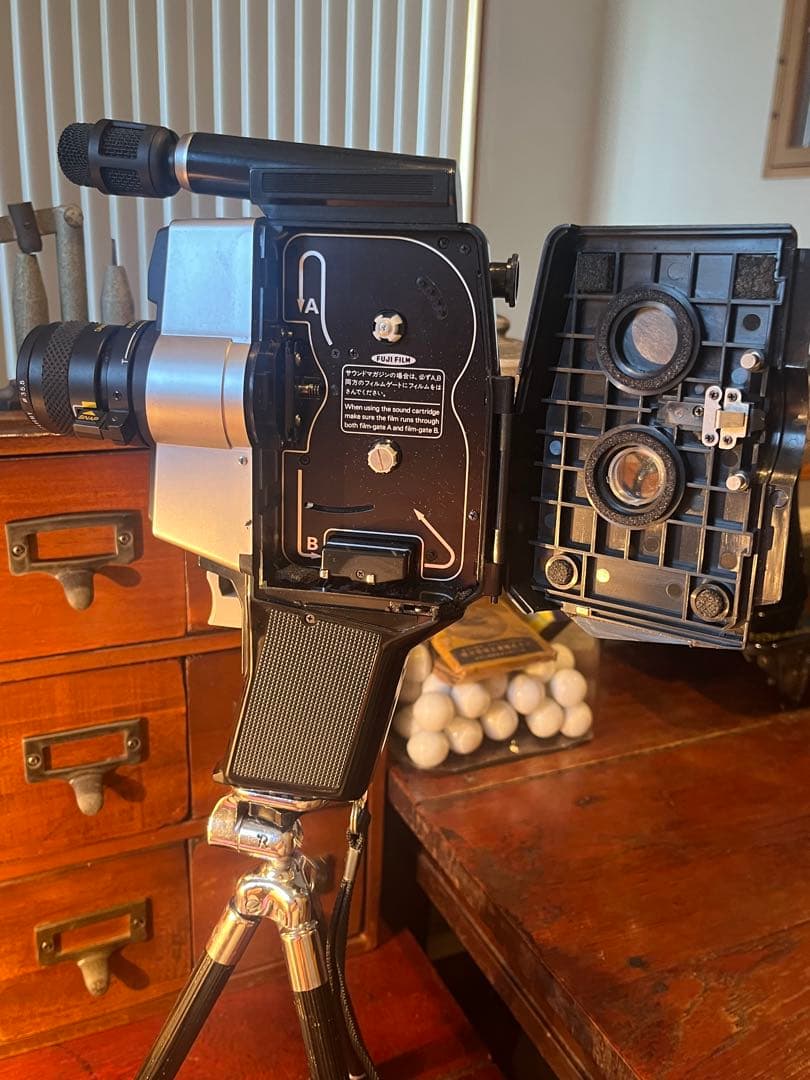 昭和レトロ　8mmカメラ　3脚付き　インテリアやディスプレイに…