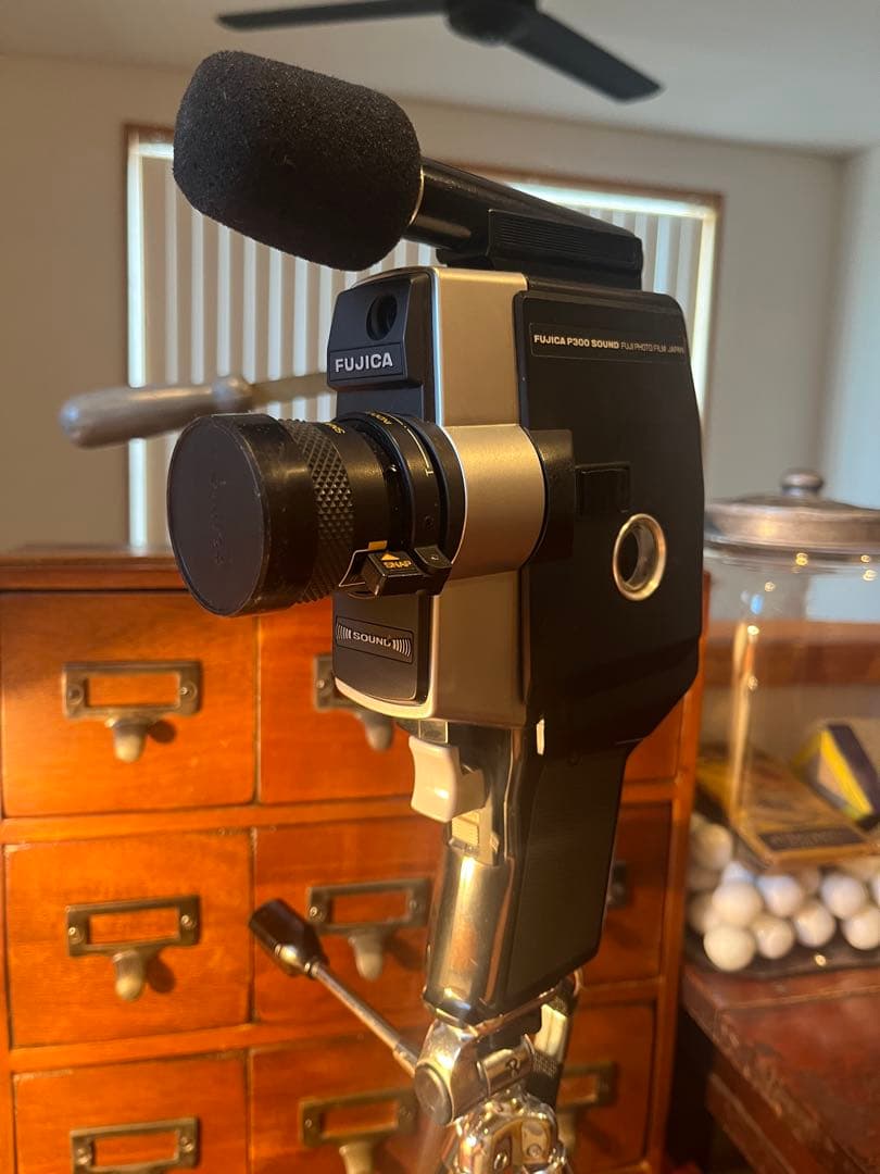 昭和レトロ　8mmカメラ　3脚付き　インテリアやディスプレイに…