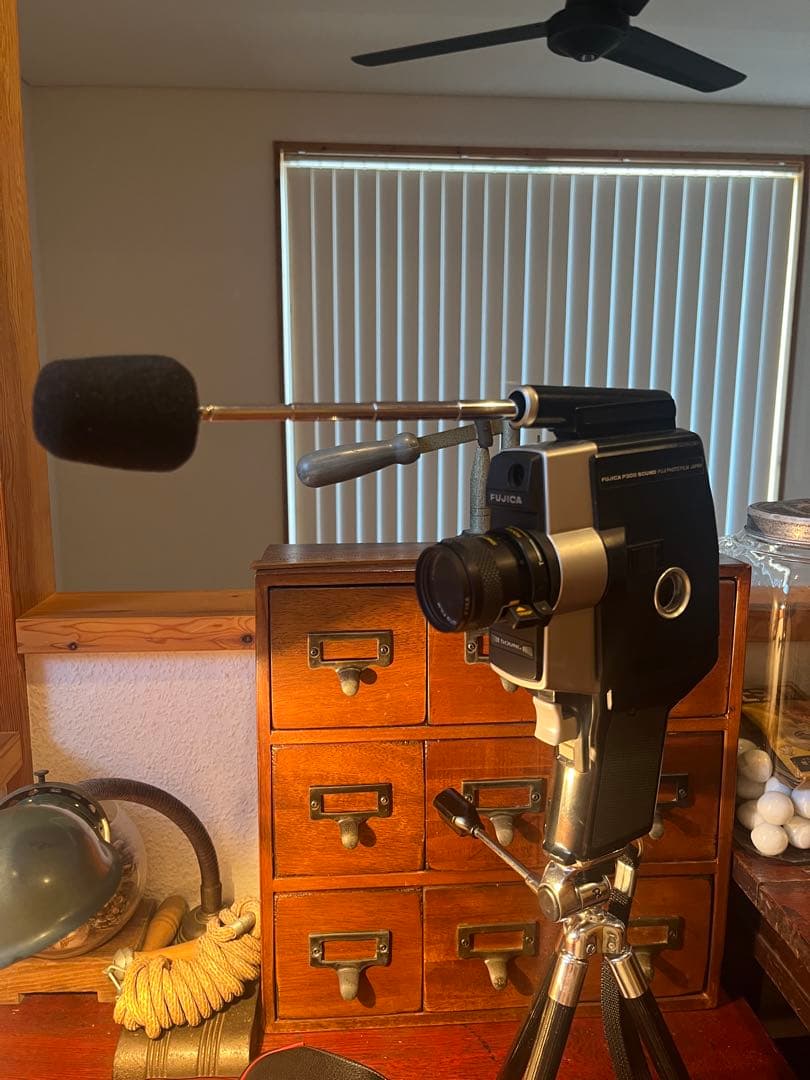 昭和レトロ　8mmカメラ　3脚付き　インテリアやディスプレイに…