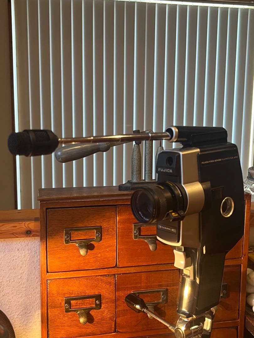 昭和レトロ　8mmカメラ　3脚付き　インテリアやディスプレイに…
