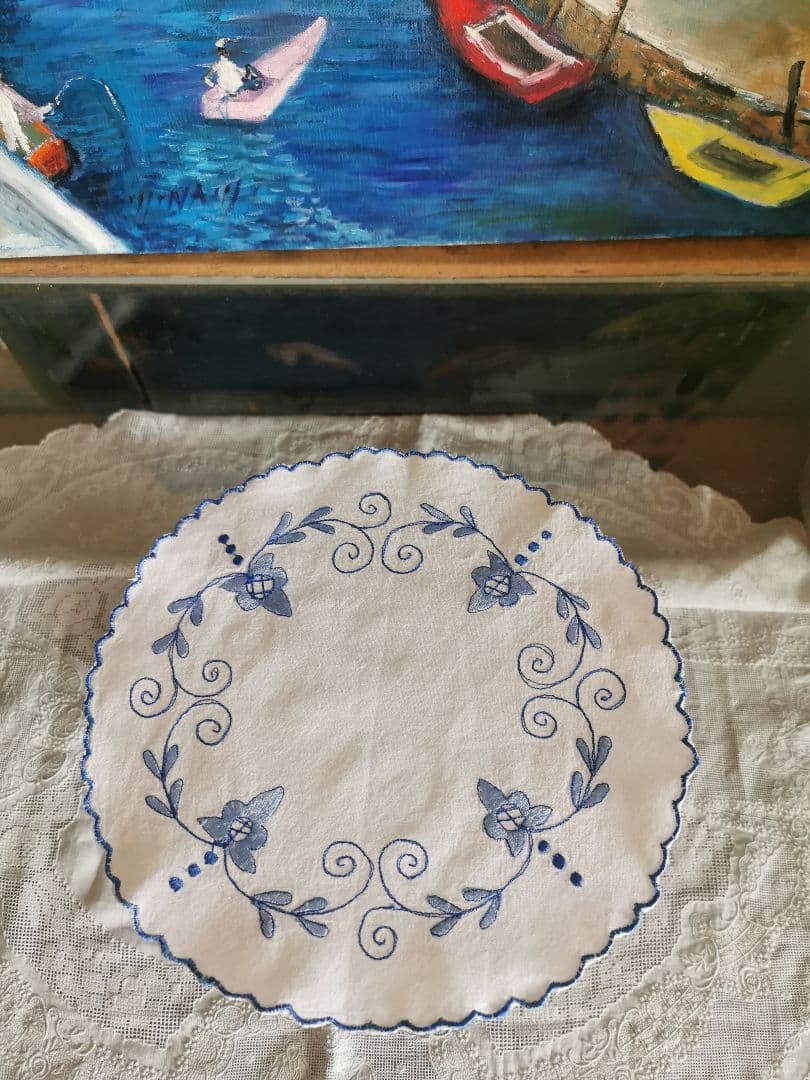 アンティークフランス デルフトブルー風 青糸手刺繍 スカラップリネンドイリー