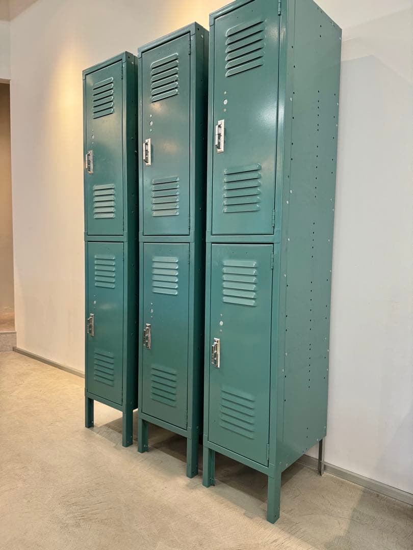 LYON社のスチールロッカー　3セット