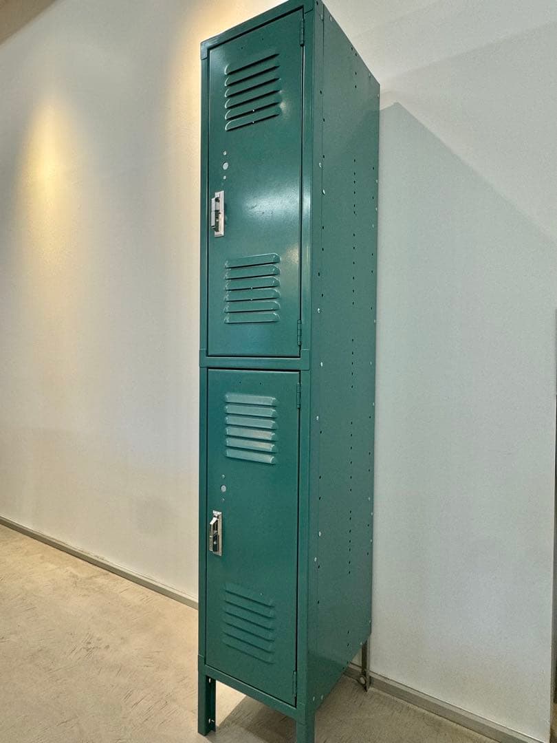 LYON社のスチールロッカー　3セット