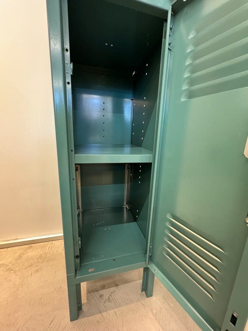 LYON社のスチールロッカー　3セット