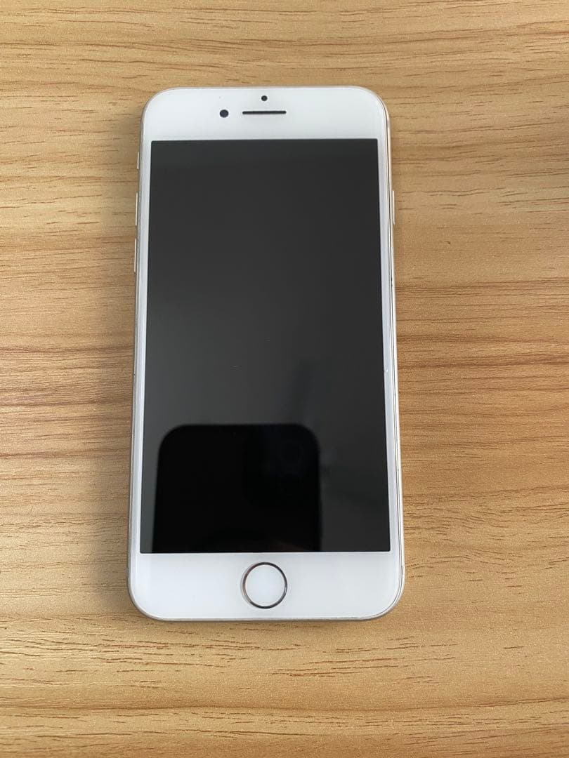 Apple iPhone 8 ホワイト 本体　最大容量74%