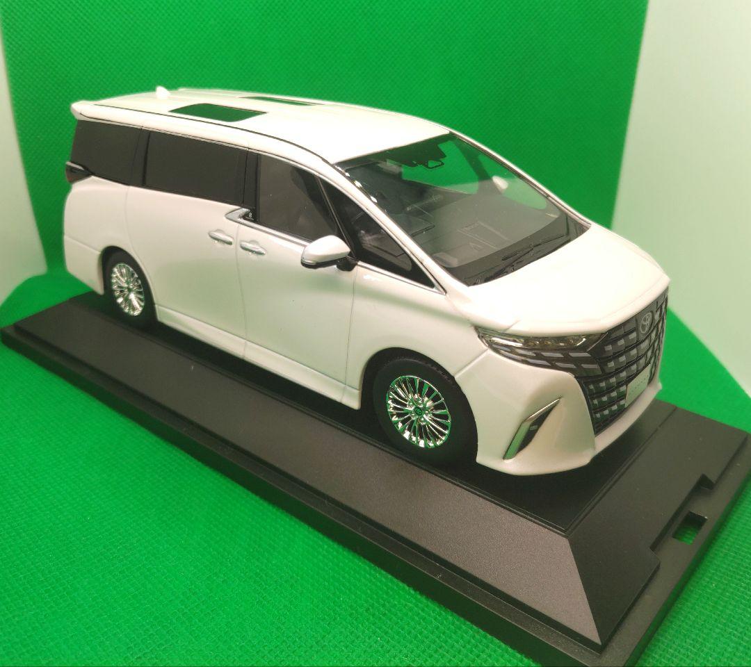 トヨタ 1/30 アルファード プラチナ ホワイトパールマイカ カラーサンプル