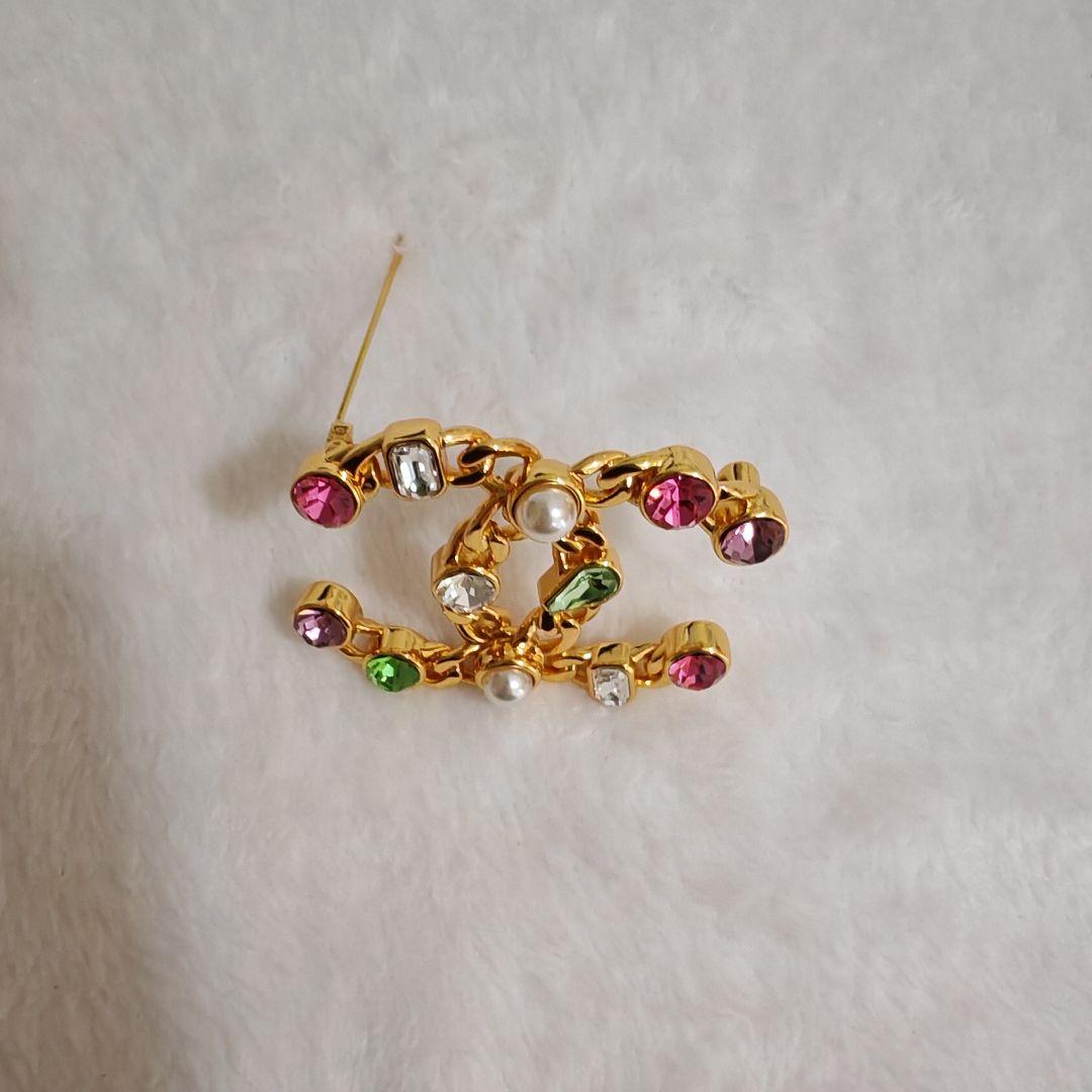 CHANEL カラフルストーンブローチ