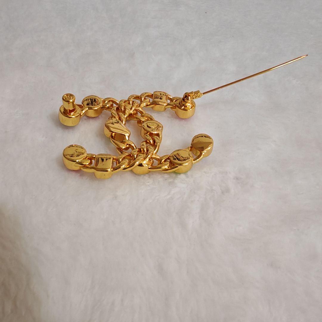 CHANEL カラフルストーンブローチ