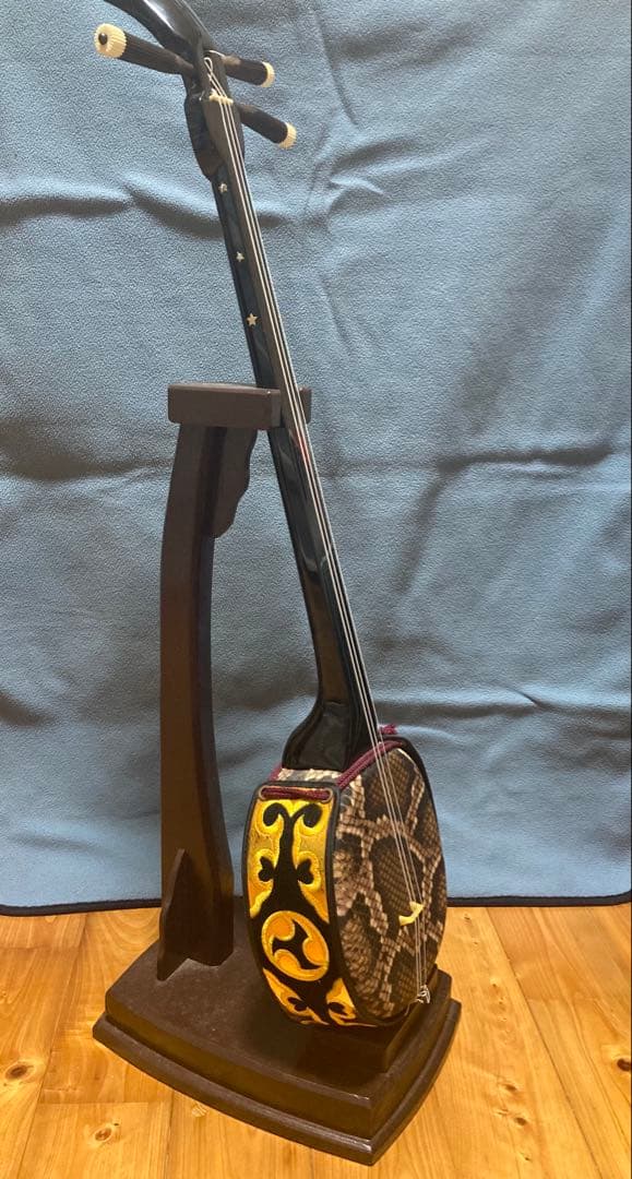 沖縄 三線(サンシン) 三味線　人工皮 スタンド付き