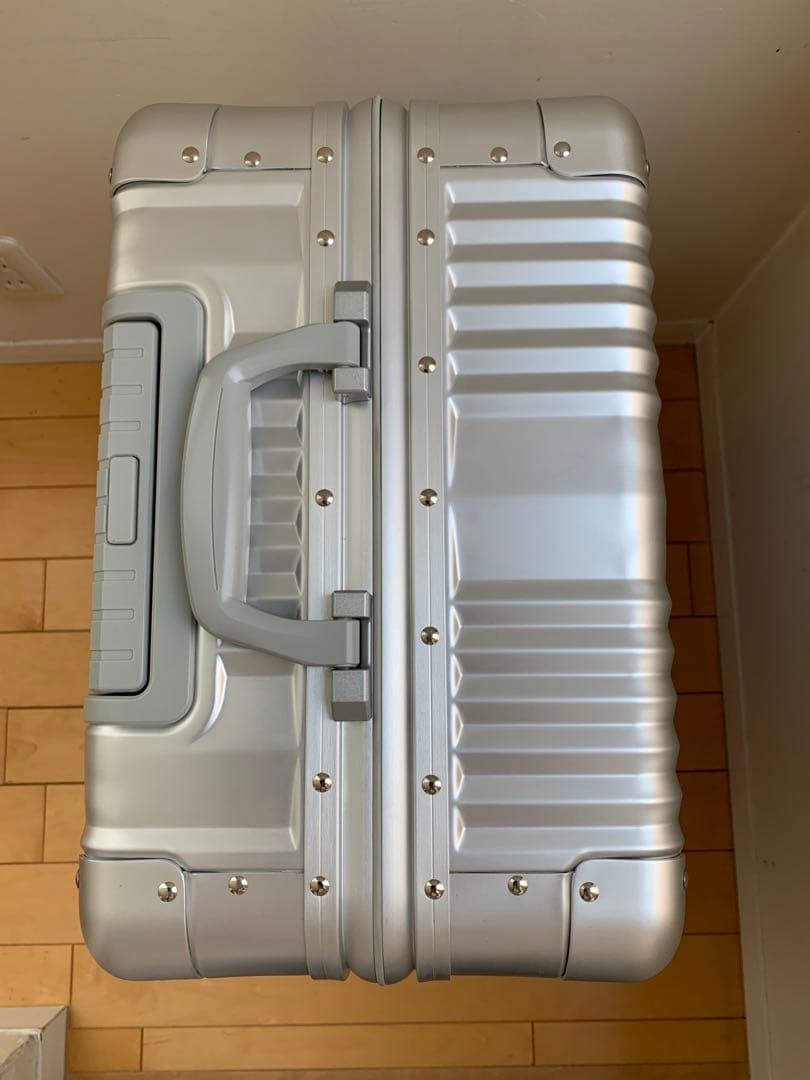 最終値下げ　メルセデスベンツスーツケース65L TSAロック付き　新品未使用