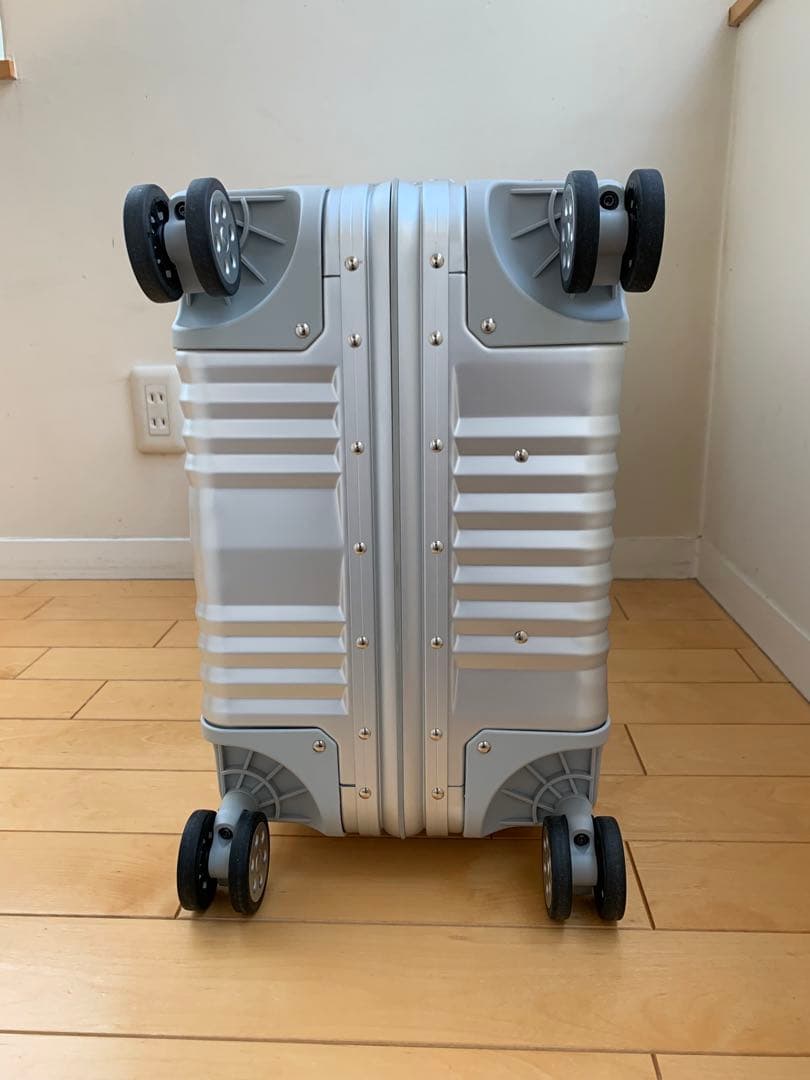 最終値下げ　メルセデスベンツスーツケース65L TSAロック付き　新品未使用