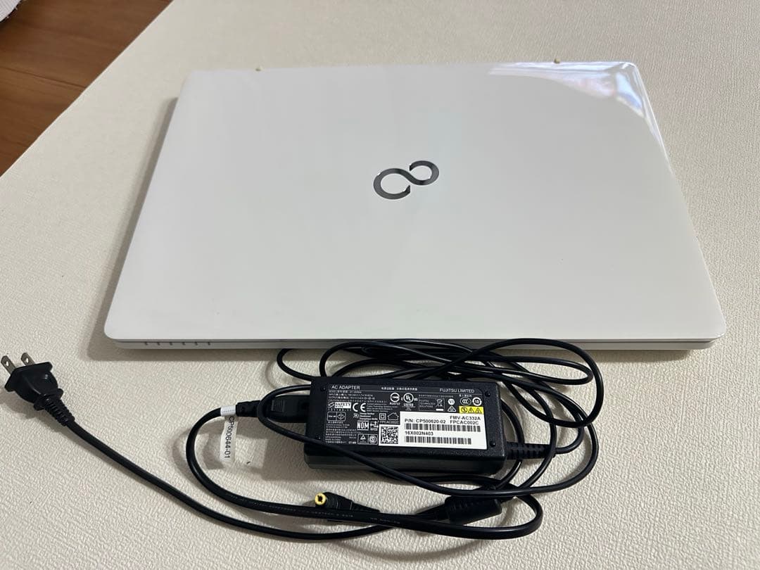 Fujitsu Lifebook ホワイトノートPC