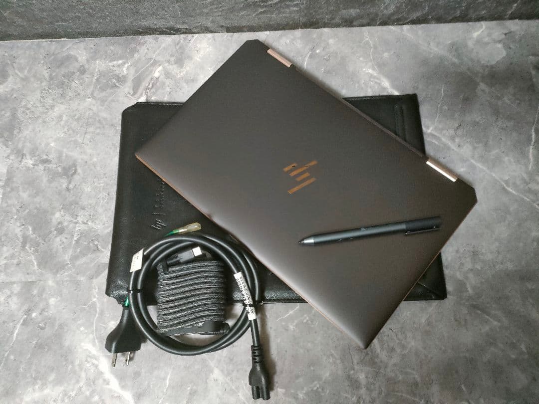 美品 HP SPECTRE COREI7 メモリ16 SSD256 新品バッテリ