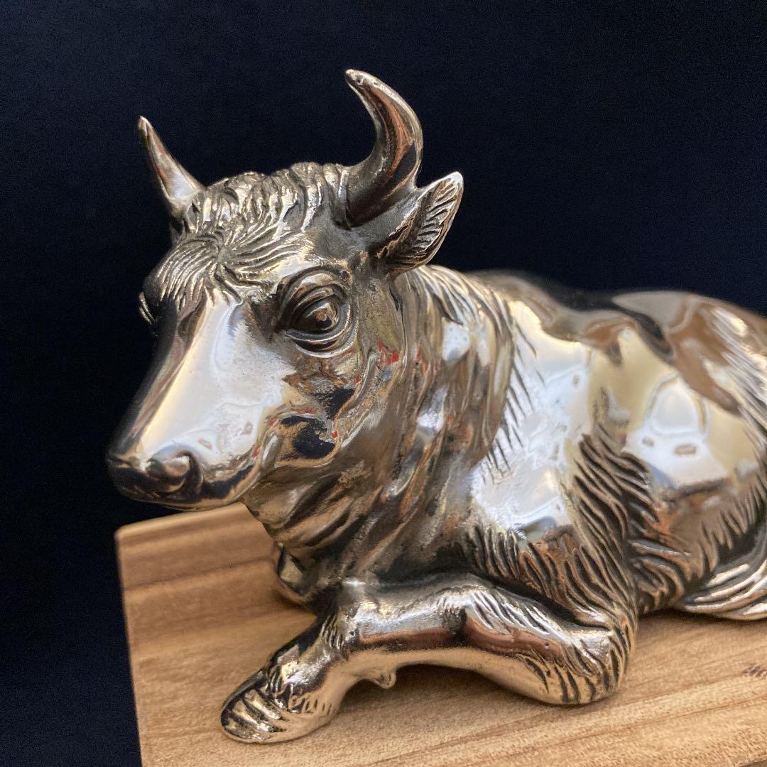 高村光雲　座牛　洋銀　置物