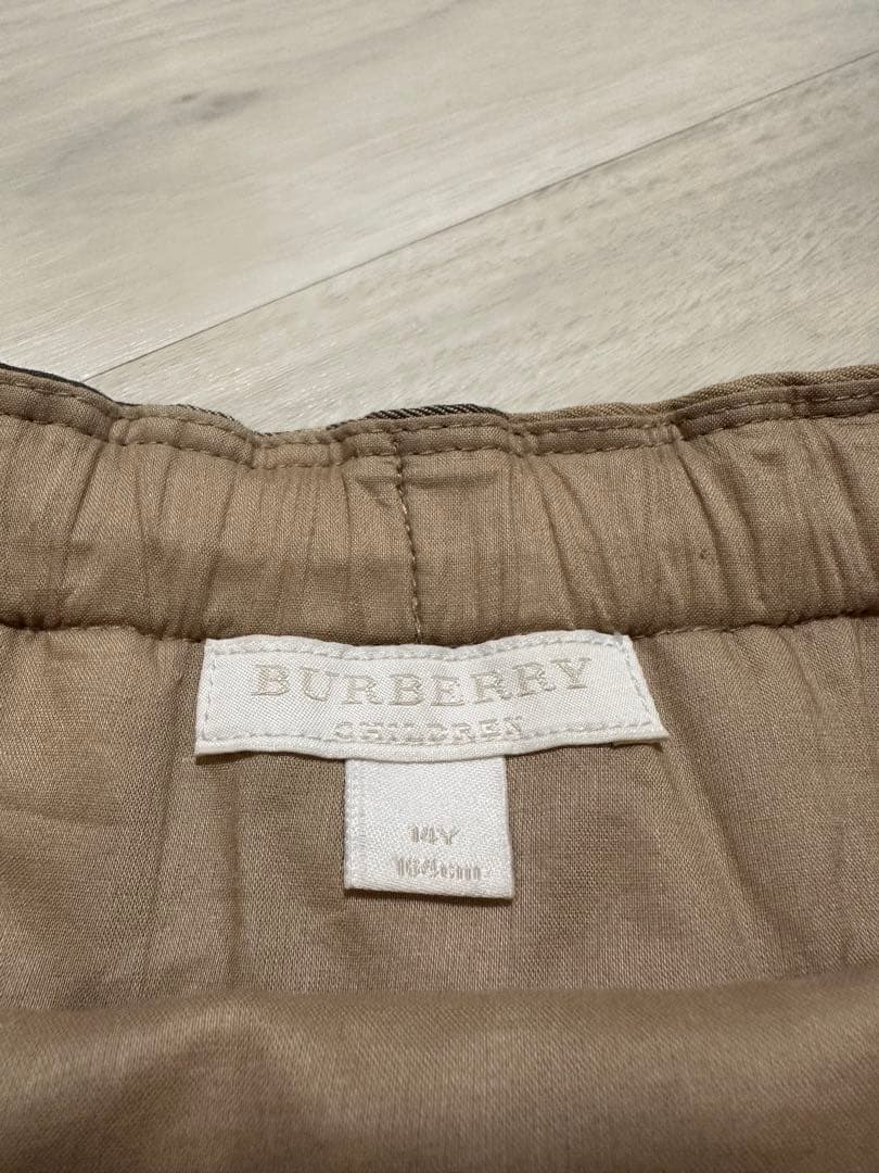 ⭐︎美品/ほぼ未使用⭐︎Burberryスカート164cm（14Y）