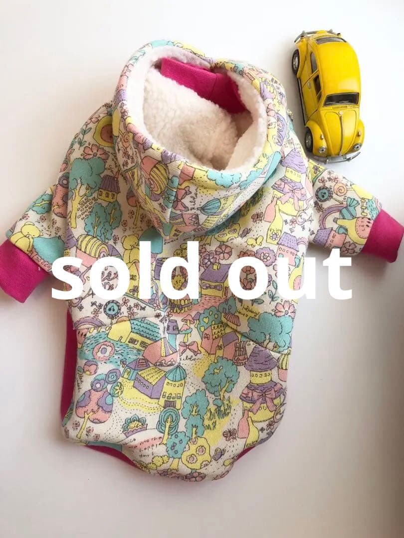 フードモコモコなファンタジーパーカー　イタグレ服　犬服　バンドメイド