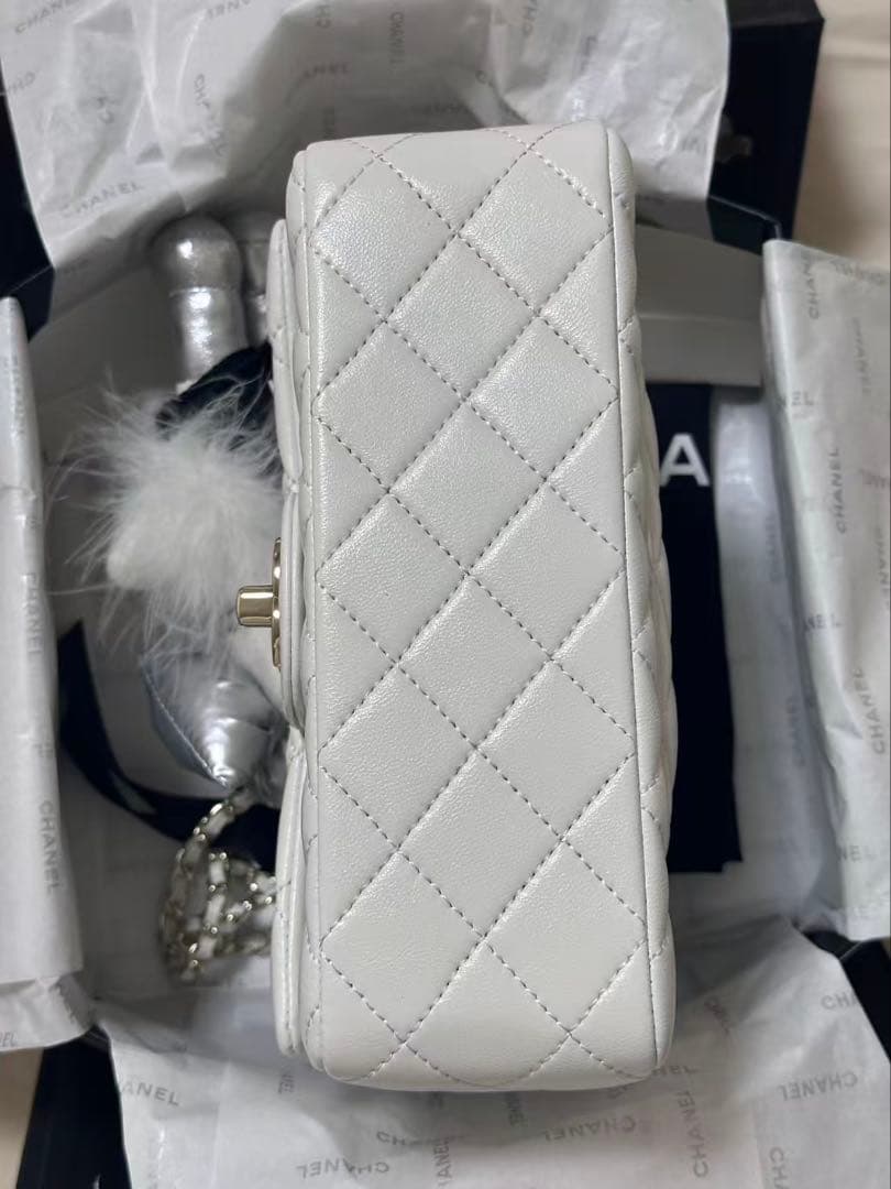 ホワイト　キルティング チェーンショルダーバッグ 箱付き