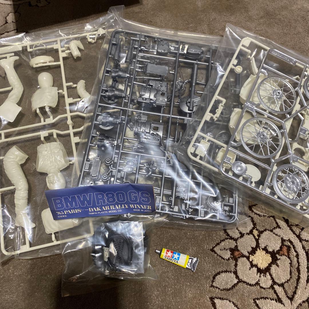 タミヤ 1/12 マルボロ BMW R80G/S w/パリダカライダープラモデル