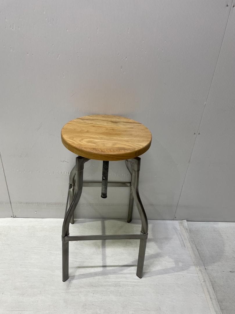 3.【高さ調節可能】カウンタースツール