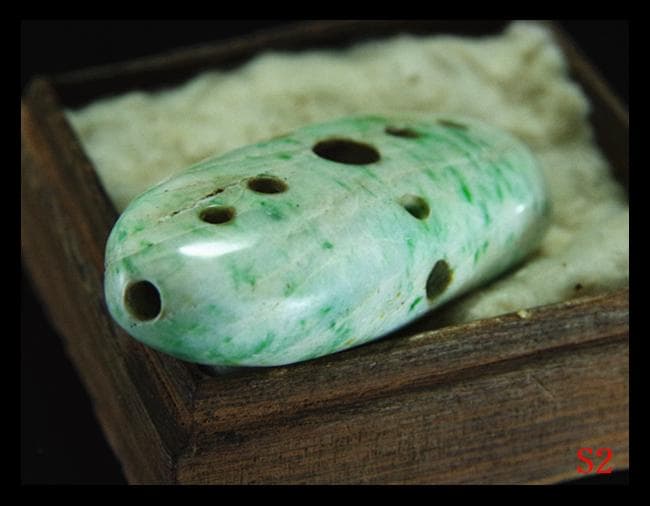 縄文期★縦横貫通多孔超大きな音が鳴る上古糸魚川硬玉翡翠製★極希少勾玉石笛大珠