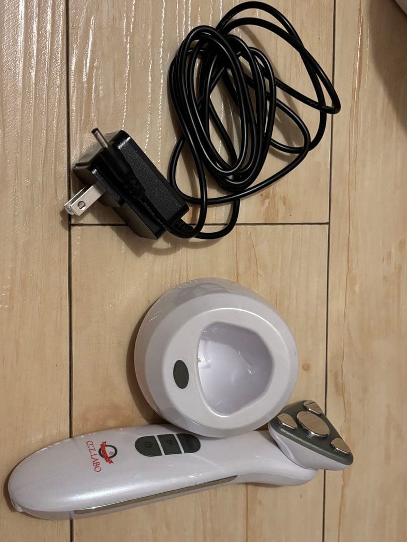 美顔器 三角形ヘッド 充電器付き　シーズラボ