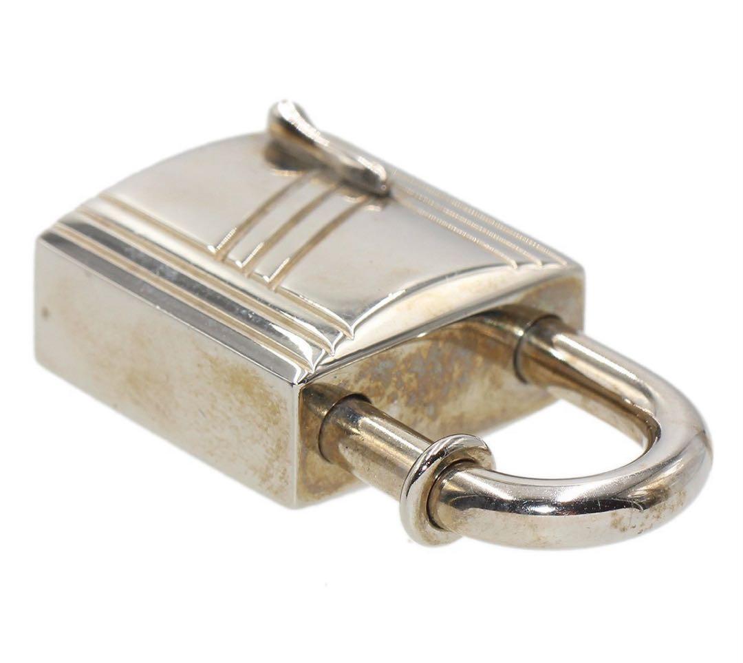 Q2048 美品 エルメス カデナ 南京錠 チャーム