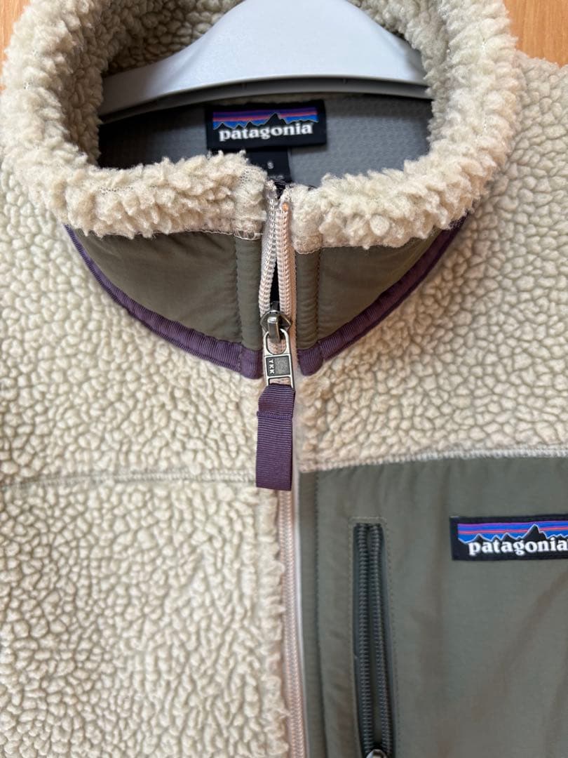 patagonia フリースベスト Sサイズ ベージュ/カーキ　美品