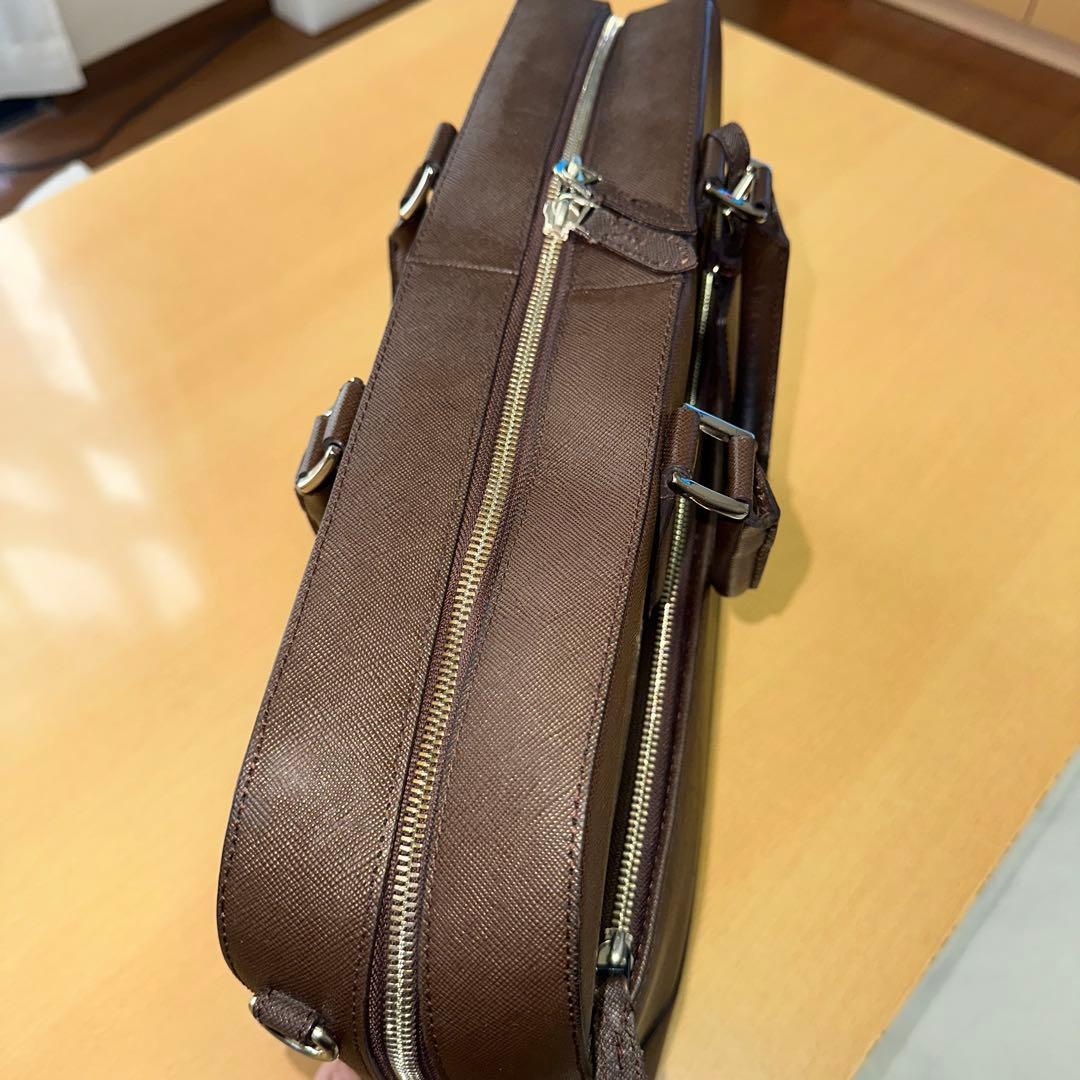 ペッレモルビダ　キャピターノ　ダークブラウン