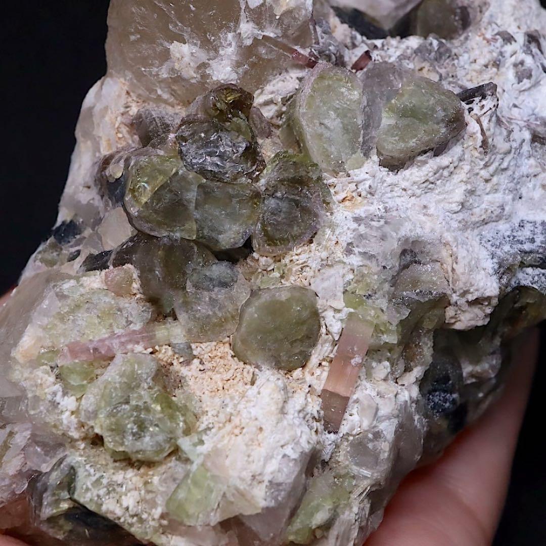 大きい！ トルマリンざくざく！ クォーツ母岩 電気石726.9g T768 原石