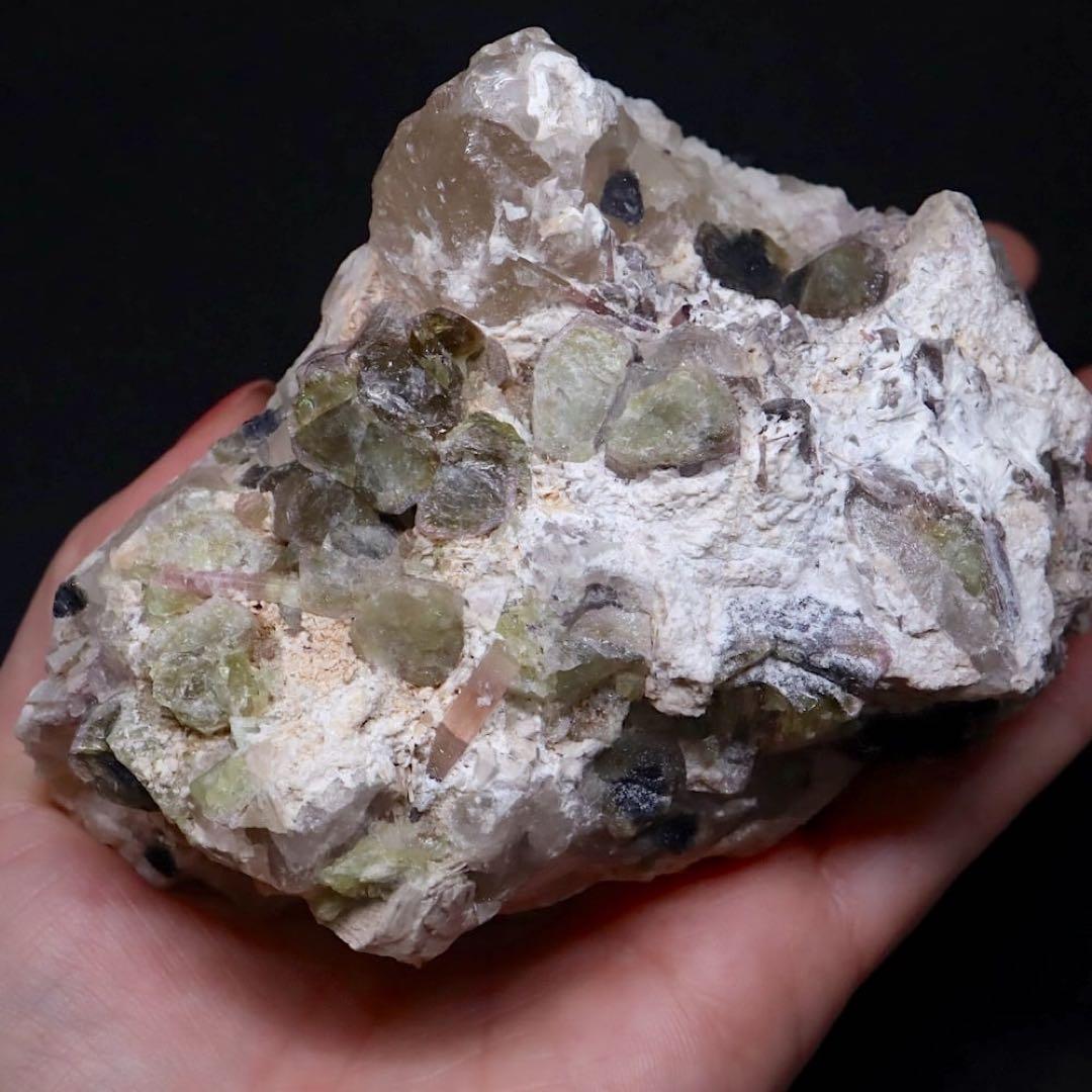 大きい！ トルマリンざくざく！ クォーツ母岩 電気石726.9g T768 原石