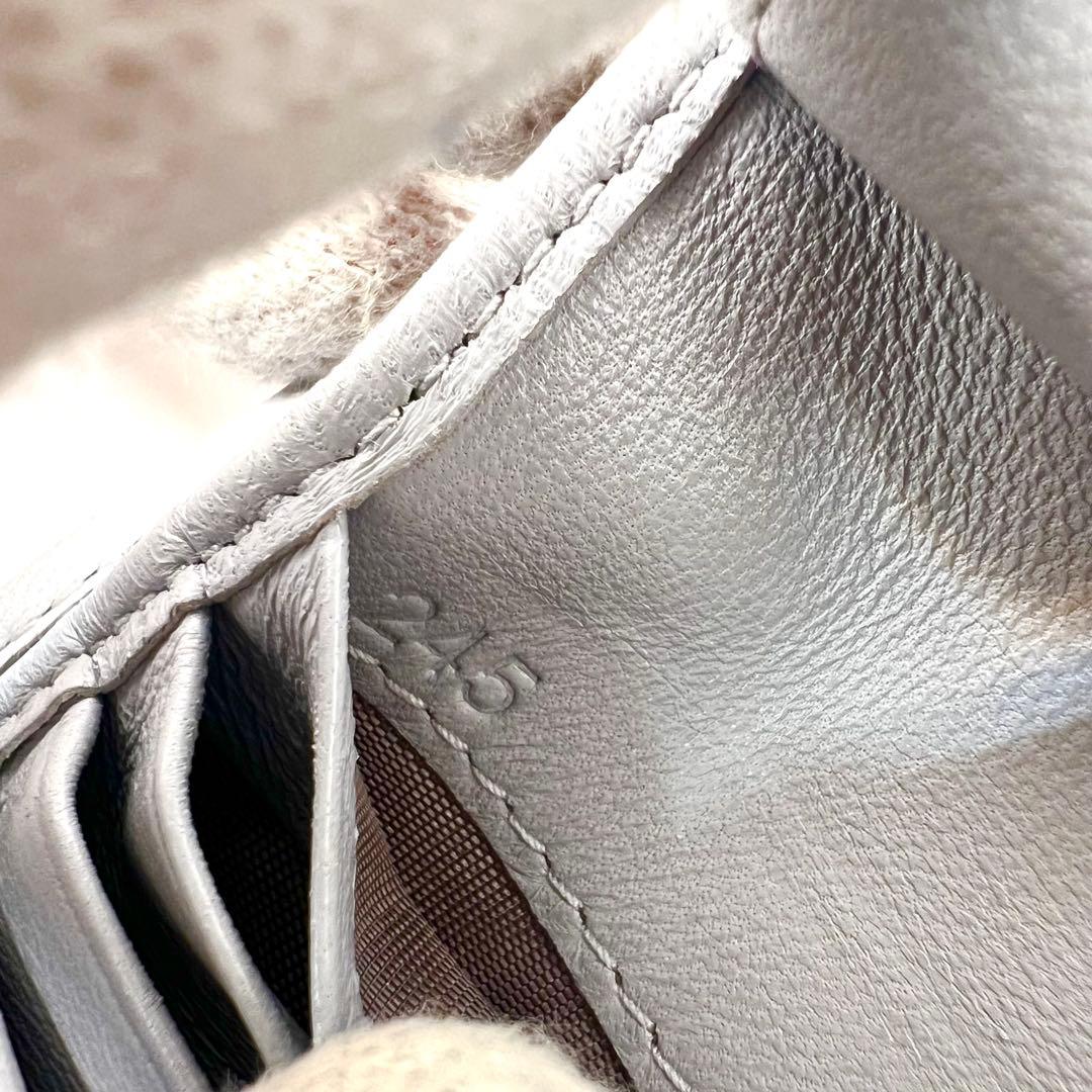 極美品✨ 現行モデル miu miu ミュウミュウ マテラッセ 二つ折り財布