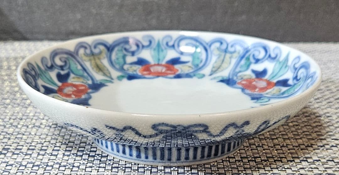 江戸時代末期～明治時代初期頃　後期色鍋島 色絵　唐草花文様　約12.5cm　小皿