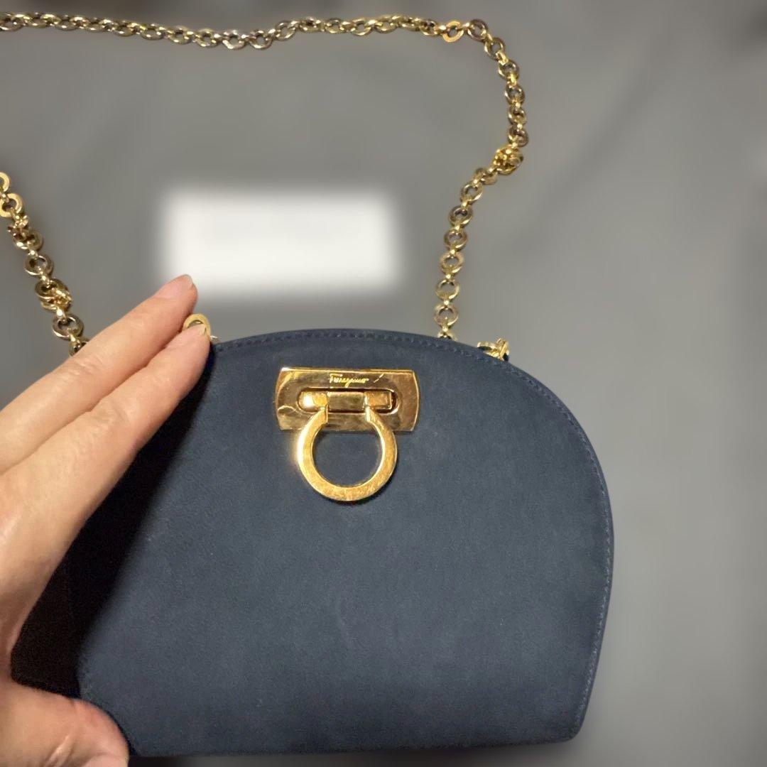 最終価格　フェラガモ チェーン ショルダーバッグ ガンチーニ　ゴールド金具