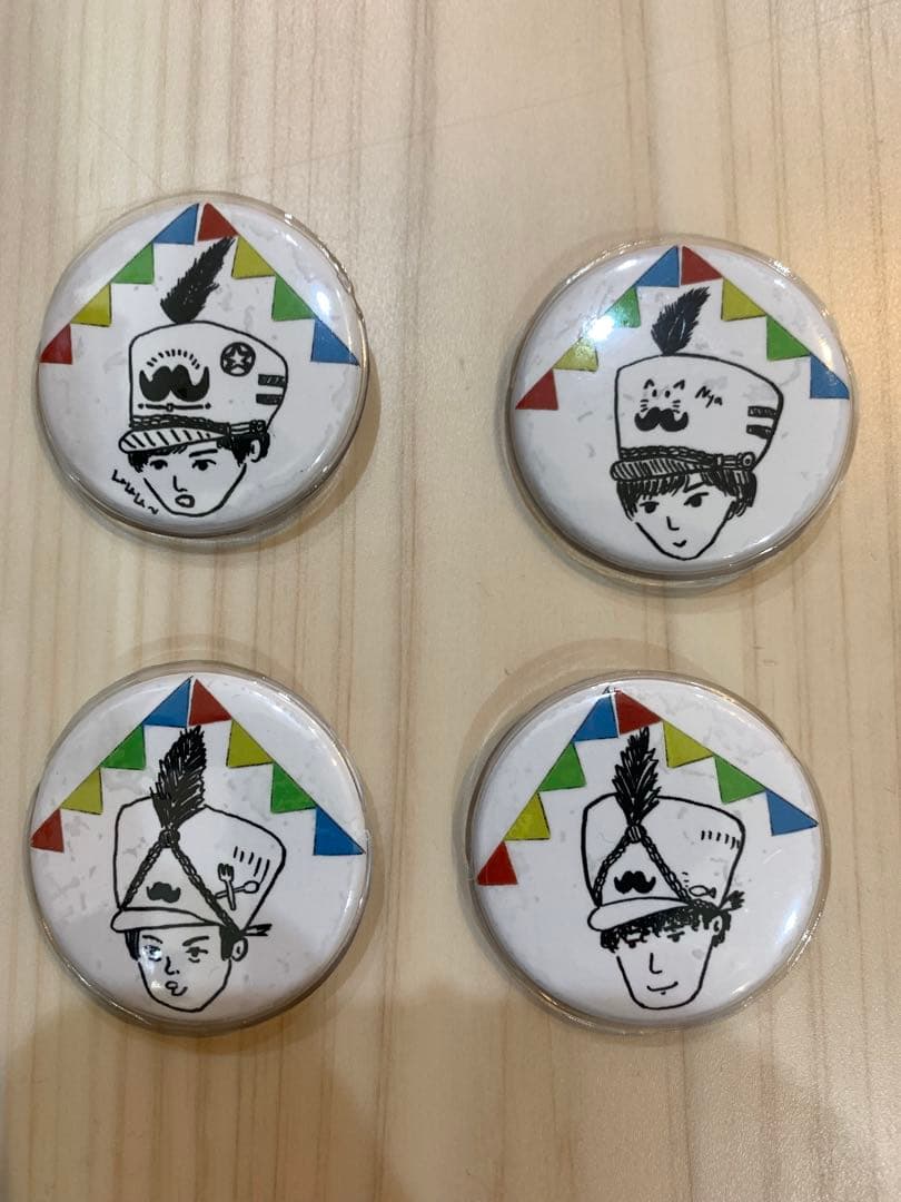 Official dism メンバー全員 似顔絵 缶バッジ 4個セット