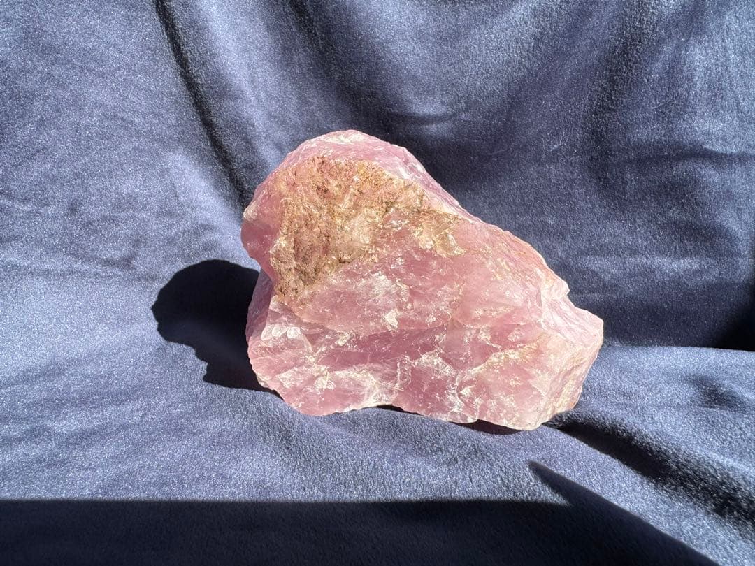 ラベンダーローズクオーツ　希少原石　マダガスカル産