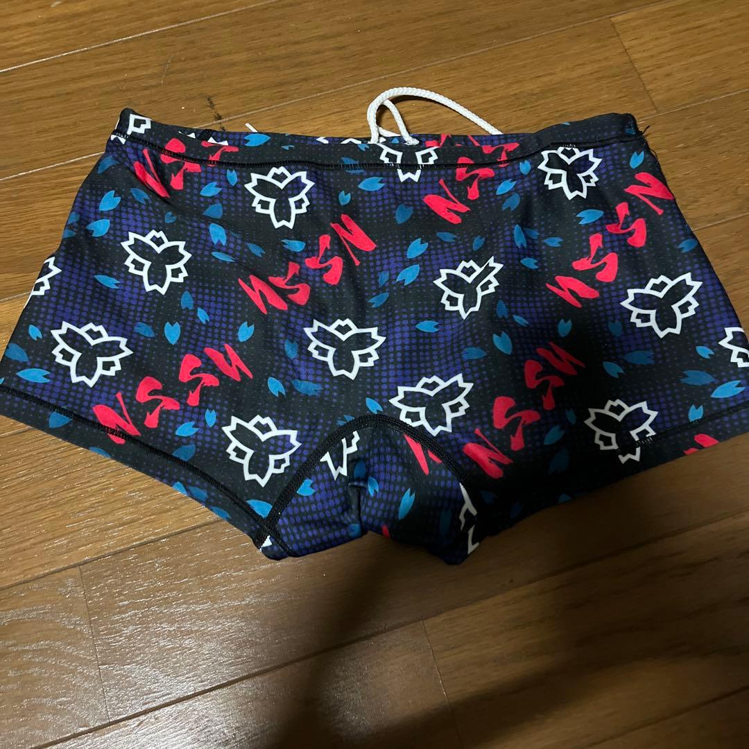 な日本体育大学 競泳水着