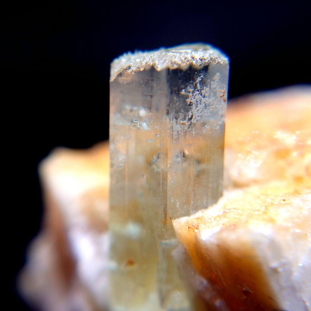 【148Ct】パキスタン スカルドゥ産 アクアマリン 母岩付 鉱物標本