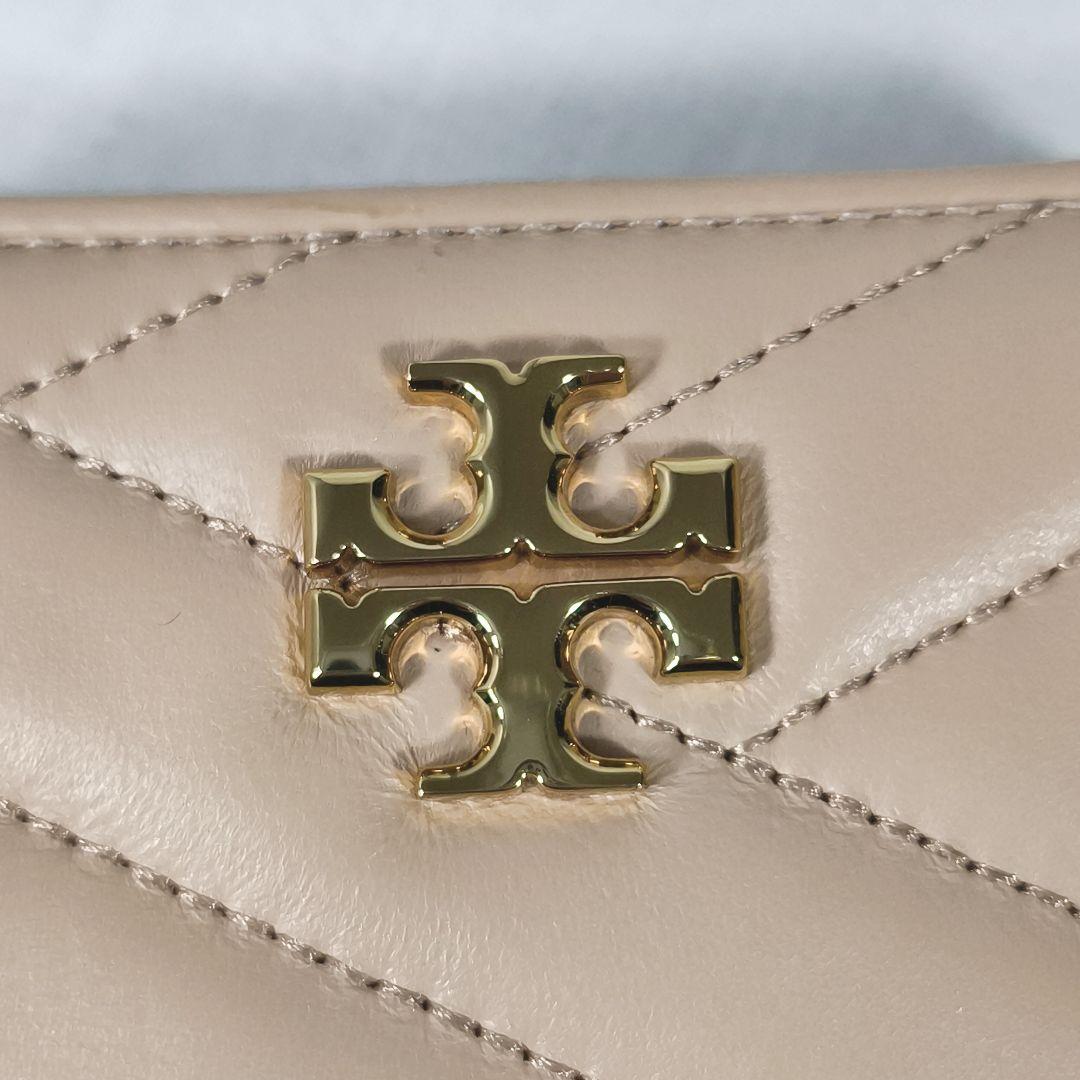 良品✨️　トリーバーチ　キラ　シェブロン　バイフォールドウォレット　折り財布