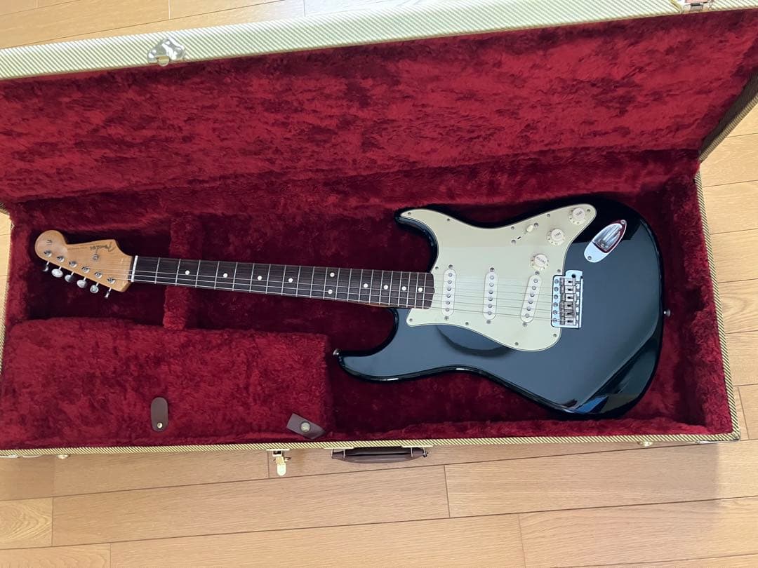 Fender Mexico 60’sストラトキャスター、ハードケース付き。