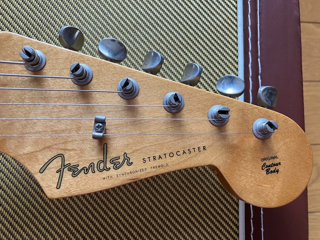Fender Mexico 60’sストラトキャスター、ハードケース付き。
