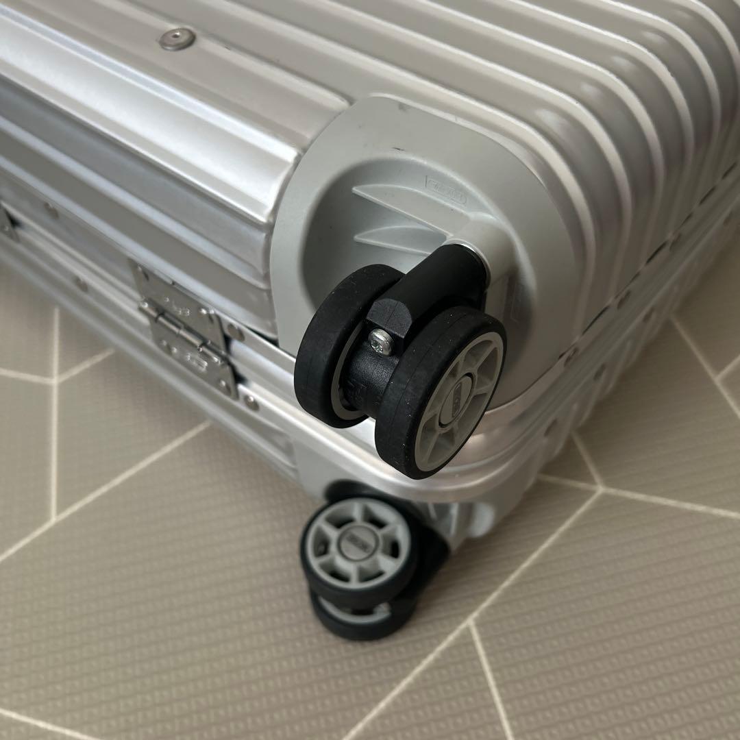 【1度使用】リモワ　アルミニウム　4輪　機内持ち込み　シルバー