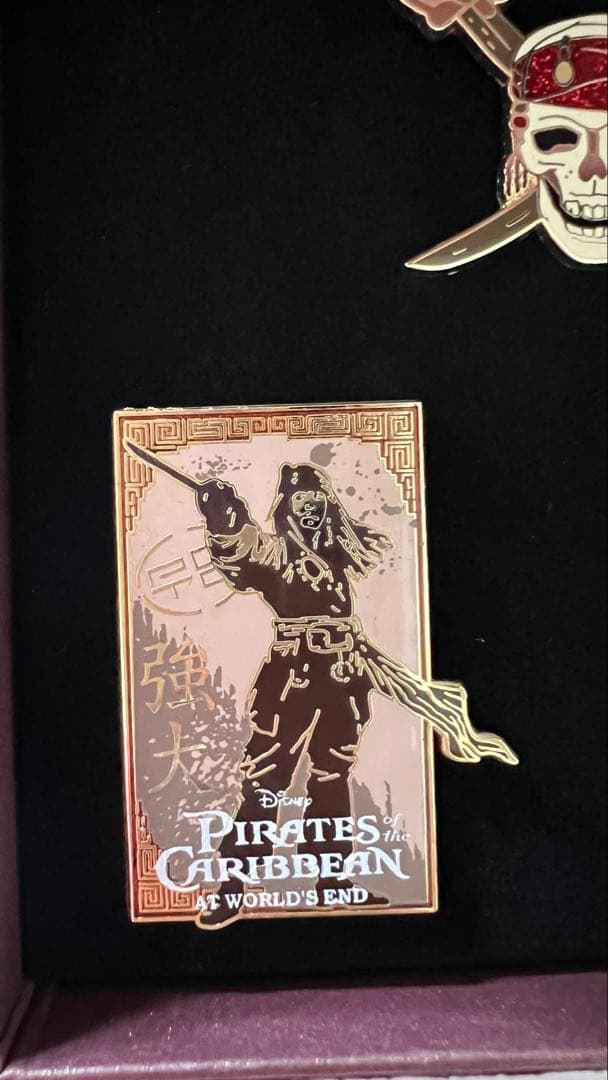 【500個限定】　ディズニー　パイレーツオブカリビアン　ピンバッジセット 箱付き