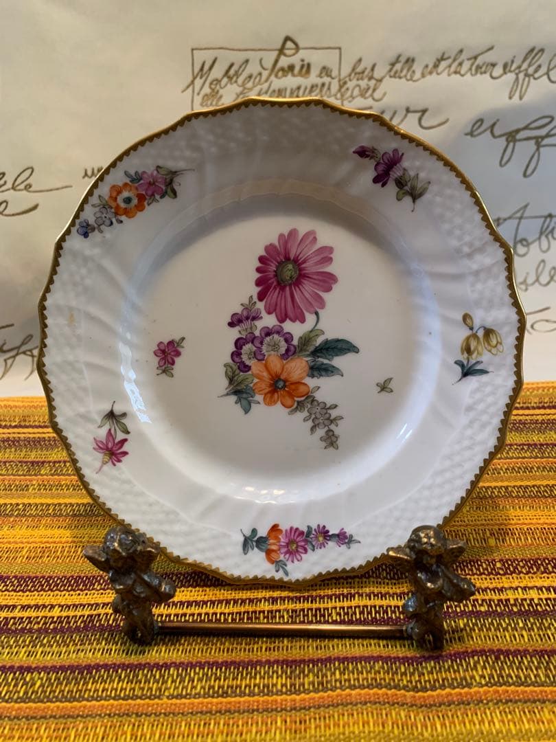 ロイヤルコペンハーゲン　レアな1870年アンティークの花柄絵皿綺麗に描けてます！