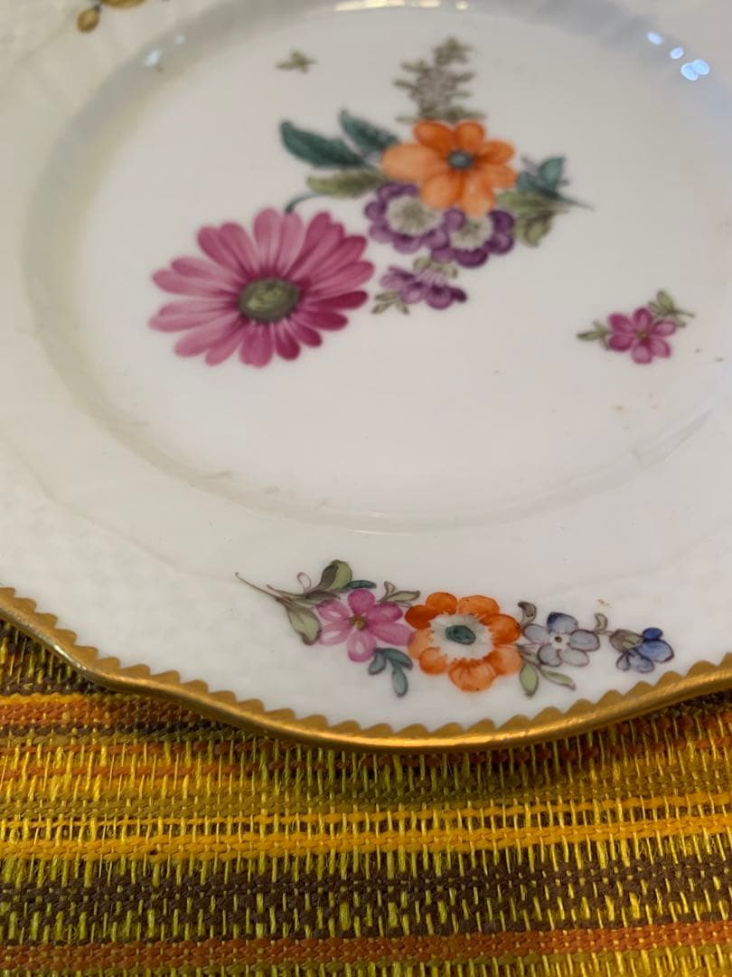 ロイヤルコペンハーゲン　レアな1870年アンティークの花柄絵皿綺麗に描けてます！