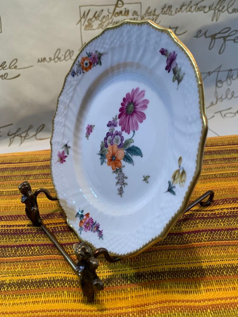 ロイヤルコペンハーゲン　レアな1870年アンティークの花柄絵皿綺麗に描けてます！
