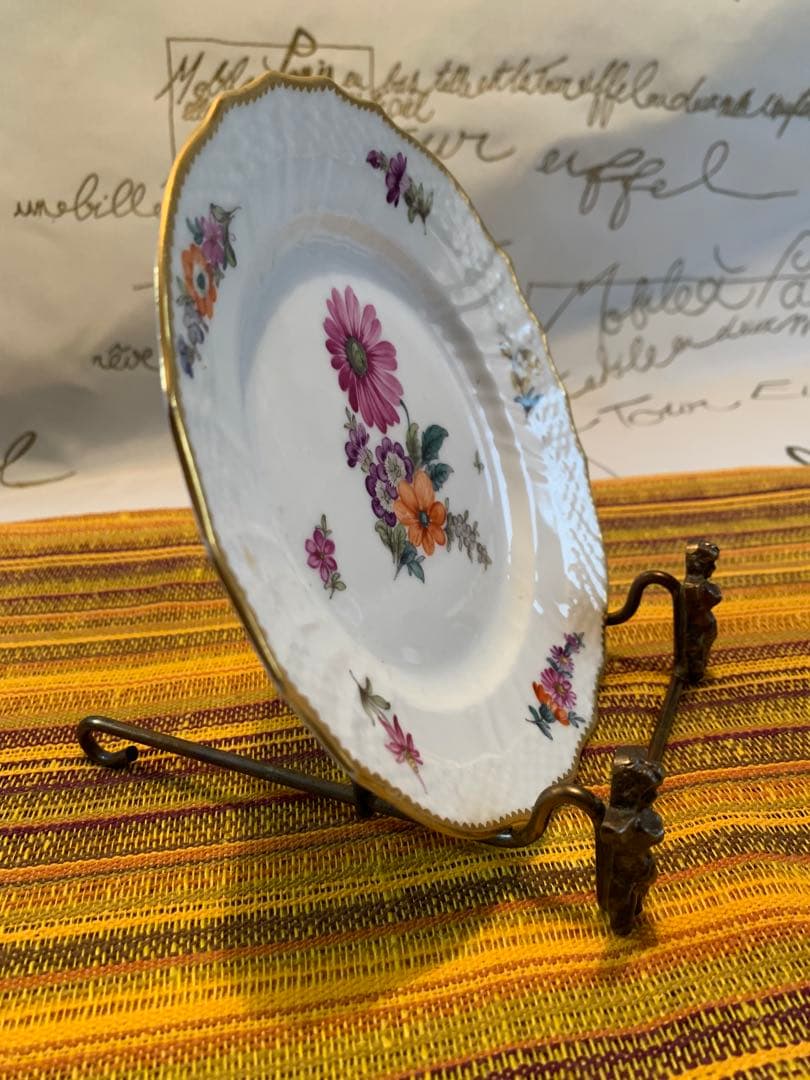 ロイヤルコペンハーゲン　レアな1870年アンティークの花柄絵皿綺麗に描けてます！
